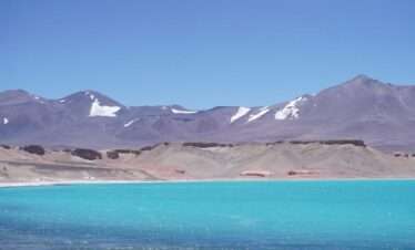 Panoramica de la laguna verde en la cordillera de la region de atacama